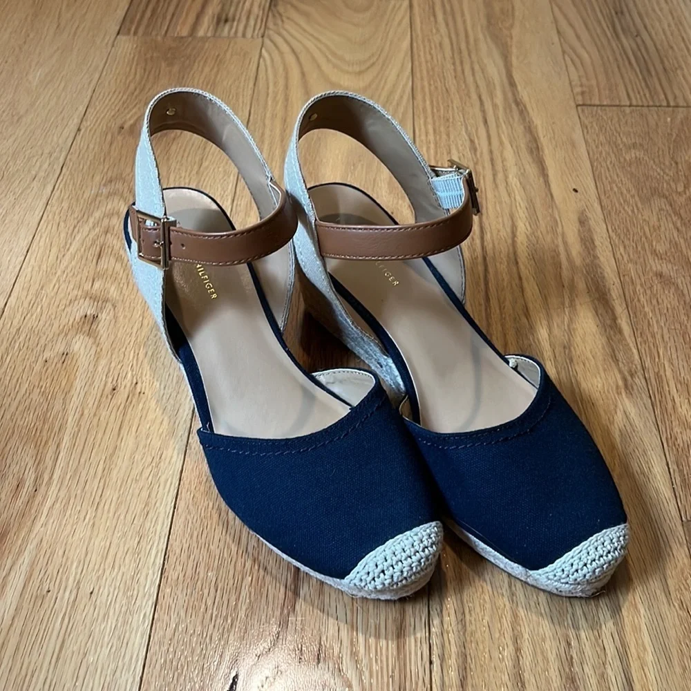 New Tommy Hilfiger Nilsa Ankle Wedge Sandals Sz 9.5